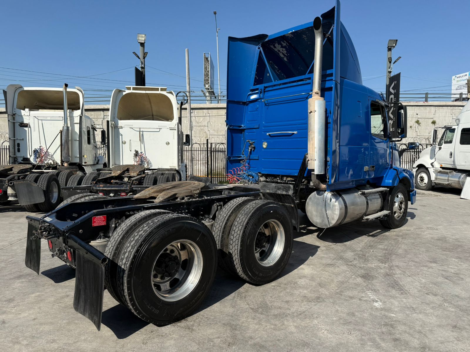 Volvo VNL  64T